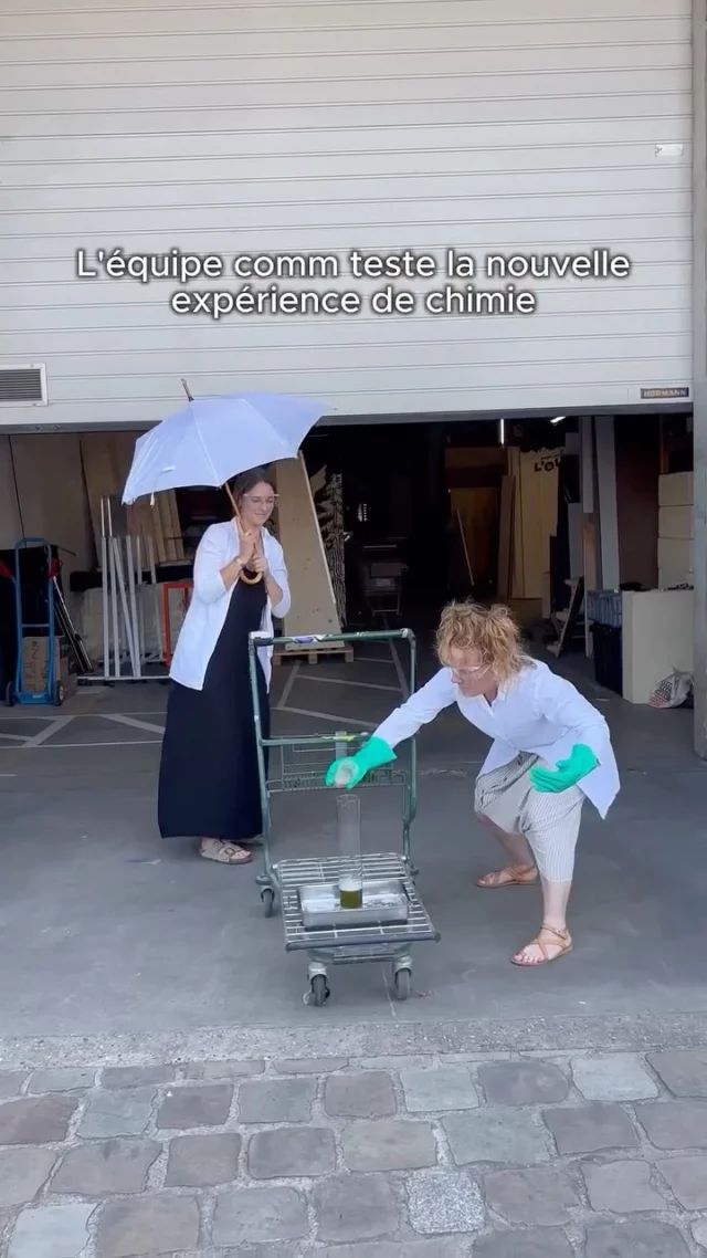 Bon… disons que cette expérience n’a pas donné le résultat attendu 😅
Mais si tu veux voir la chimie quand elle marche vraiment (et qu’elle en met plein les yeux)…

👉 On te donne rdv pour l'expérience Chimie Show - Show devant ! du 6 juillet au 31 août 2026 à Cap Sciences
Un spectacle où la chimie sort du labo pour devenir carrément spectaculaire. On teste, on observe, on rigole… et parfois même ça déborde 😏

Réservation sur le site internet de Cap Sciences