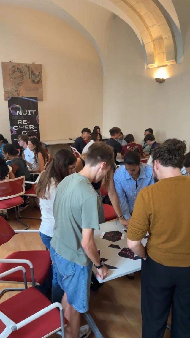 🔬 La recherche s’invite au lycée !

À l’occasion de la Nuit de la Recherche à Agen, qui s'est déroulée vendredi 2 octobre, Cap Sciences a eu le plaisir d’intervenir au Lycée Jean-Baptiste de Baudre pour faire découvrir la recherche à près de 200 lycéens !

Au programme :
🗣️ des échanges avec des chercheurs et doctorants lors de l’atelier Speed Searching
🧪 des expériences et découvertes dans le Coin des manips
🎲 des jeux et activités pour mieux comprendre leurs recherches et leur quotidien

Une belle occasion pour les élèves de rencontrer celles et ceux qui font la recherche aujourd’hui, de poser leurs questions et, peut-être, de faire naître quelques vocations ! 🚀

Merci au Lycée Jean-Baptiste de Baudre pour son accueil et à l’ensemble des chercheurs, doctorants et partenaires mobilisés pour cette belle rencontre. @ubmontaigne @universitedebordeaux @region_nouvelle_aquitaine Rectorat de Bordeaux @lyceedebaudre 

Cap Sciences est ravi d’avoir participé à cette édition agennaise de la Nuit de la Recherche ! 🔎